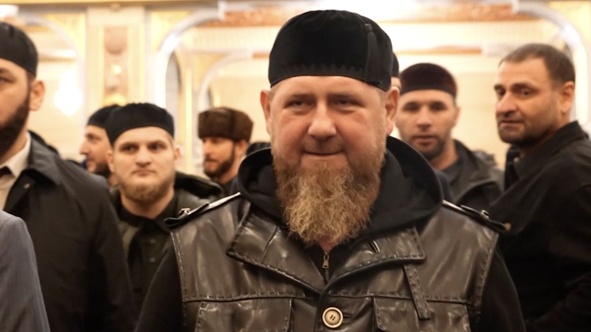 Kadyrov trpí vážnou nemocí, píše ruský list. Kreml už hledá náhradu
